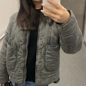 Jacka från Zara  - Skir snygg jacka från Zara, nypris 699!