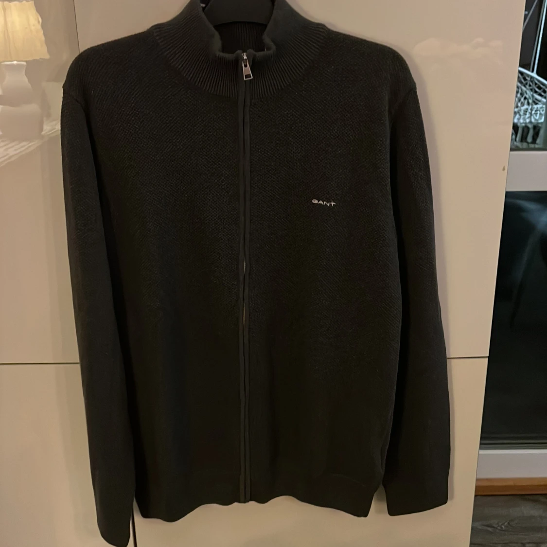 Svart stickad kofta från GANT XL