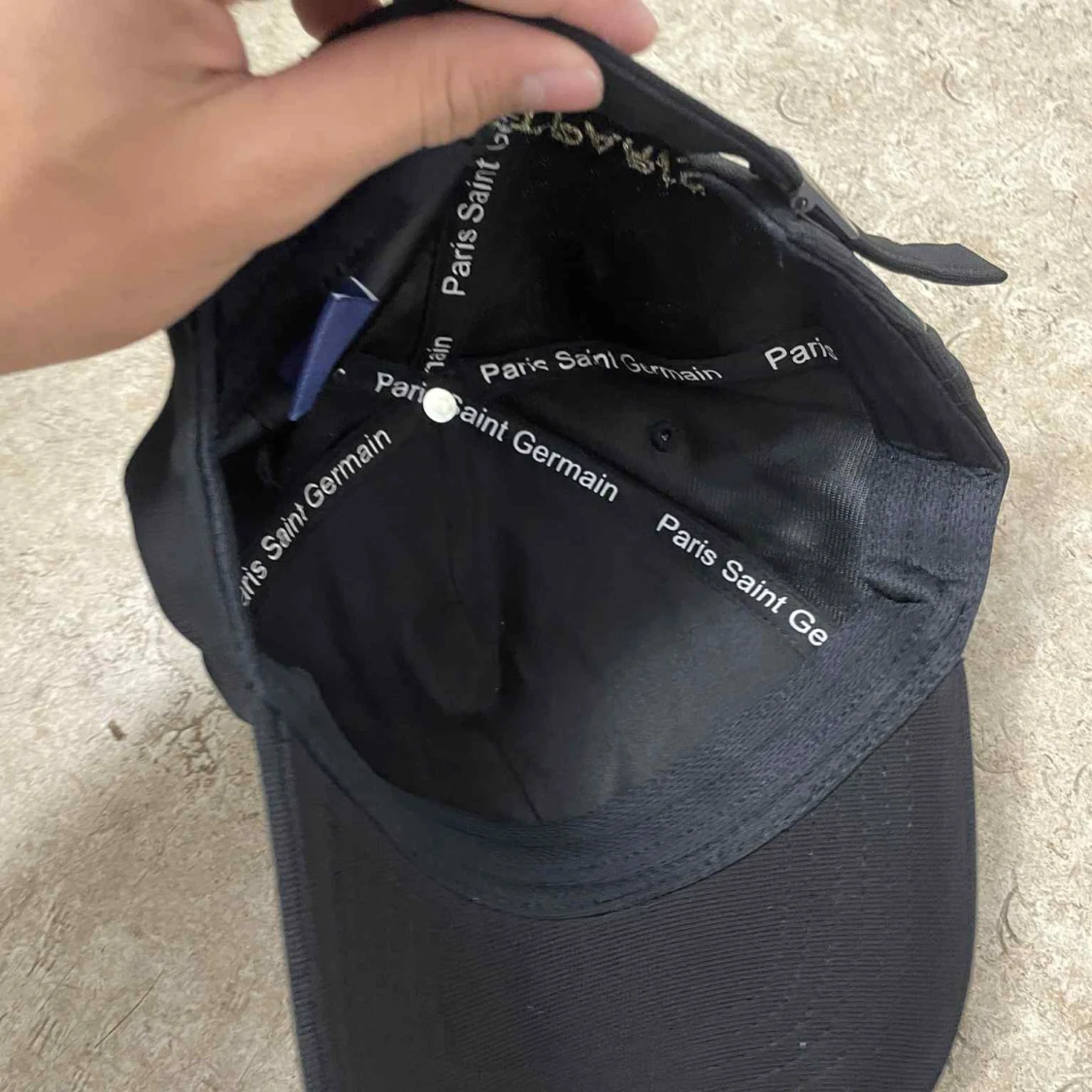 Svart PSG keps med broderad logga - 2