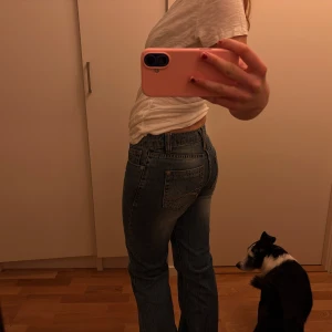 Blå bootcut jeans - Bootcut jeans från märket Street One midja 37cm tvärs över och inner ben 80cm