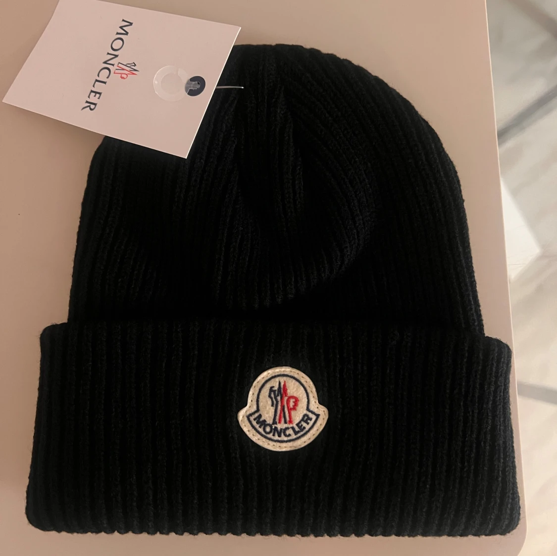 Moncler mössa