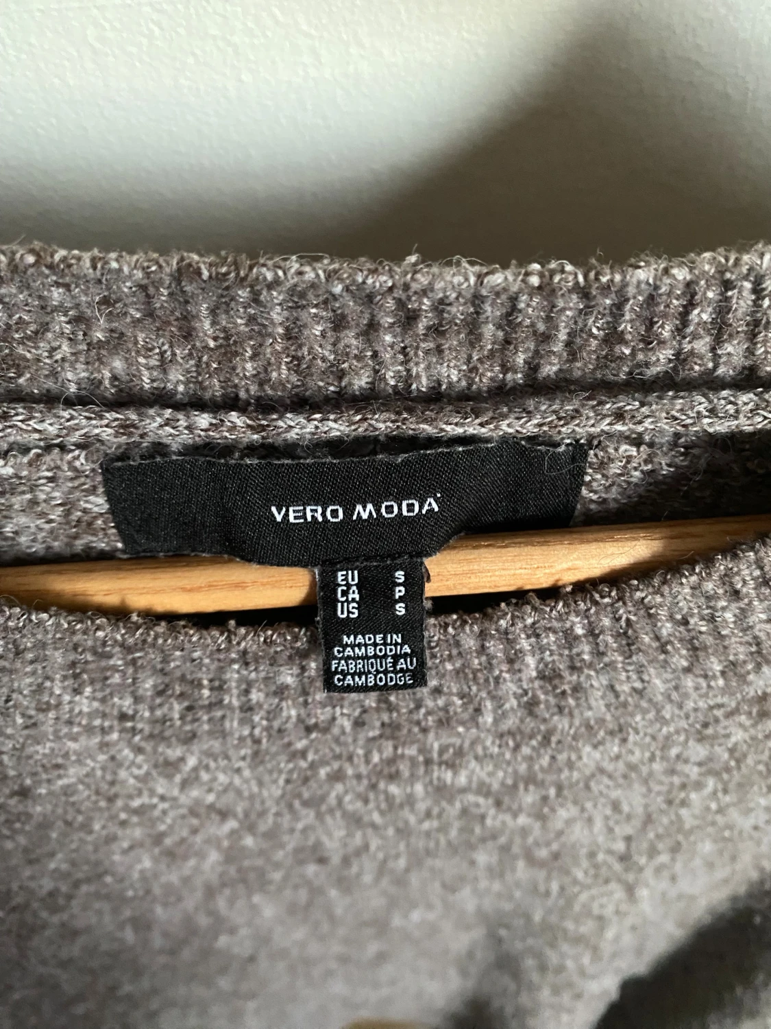 Brun stickad tröja från Vero Moda
