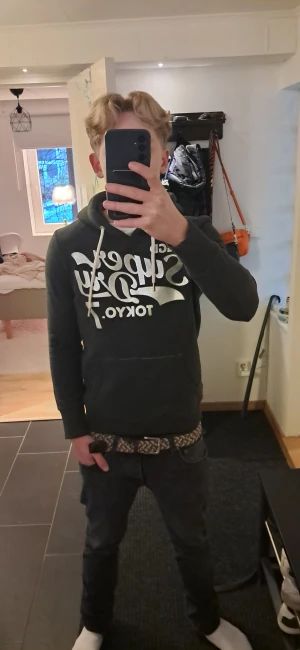 Superdry hoodie - Sjukt snygg superdry hoodie med perfekt passform | Storlek EU 40 men som S/XS