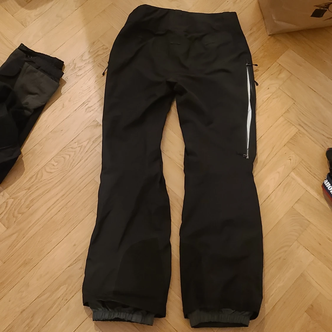 Svarta täckbyxor från Patagonia dam M - 1