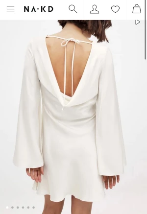 SÖKER "miniklänning i satin med vattenfallsrygg" - Hej! Jag söker denna satinklänning från NA-KD i färgen vit/naturvit. Storlek 36, 38, 40 och 42 är av intresse💕Under 800 kr.