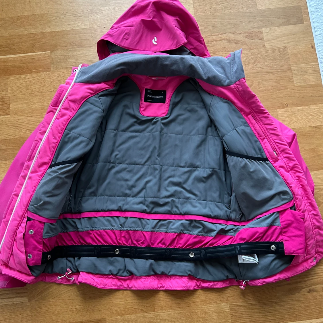 Rosa skidjacka från Peak Performance  - 1