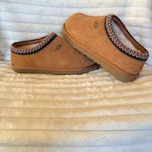 UGG Tasman - Tjenare säljer ett par Uggs Tasman Helt nya, bara provade Säljer pga de var för stora Hör av dig om du har frågor😁