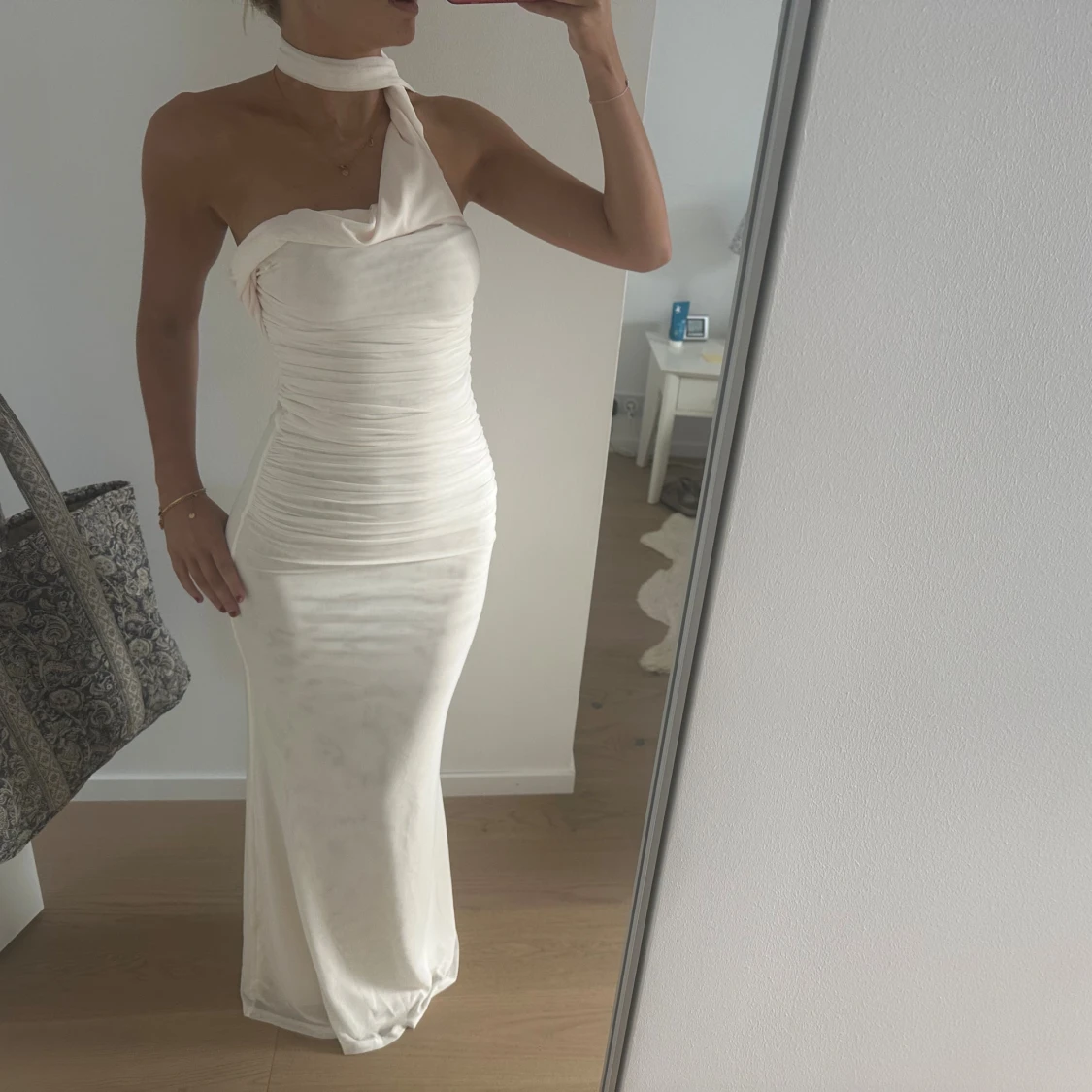 Krämfärgad långklänning från Showpo - 4