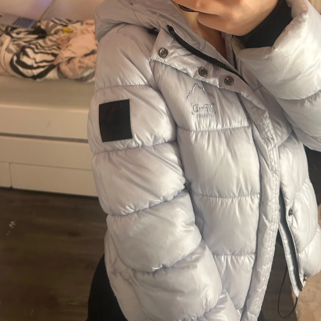 Ljusblå pufferjacka med huva - 90