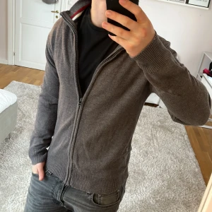 Stilren Full Zip  - Full zip | Bra skick | Size - M | Pris 399 | Hör av dig vid minsta fråga eller fundering📩