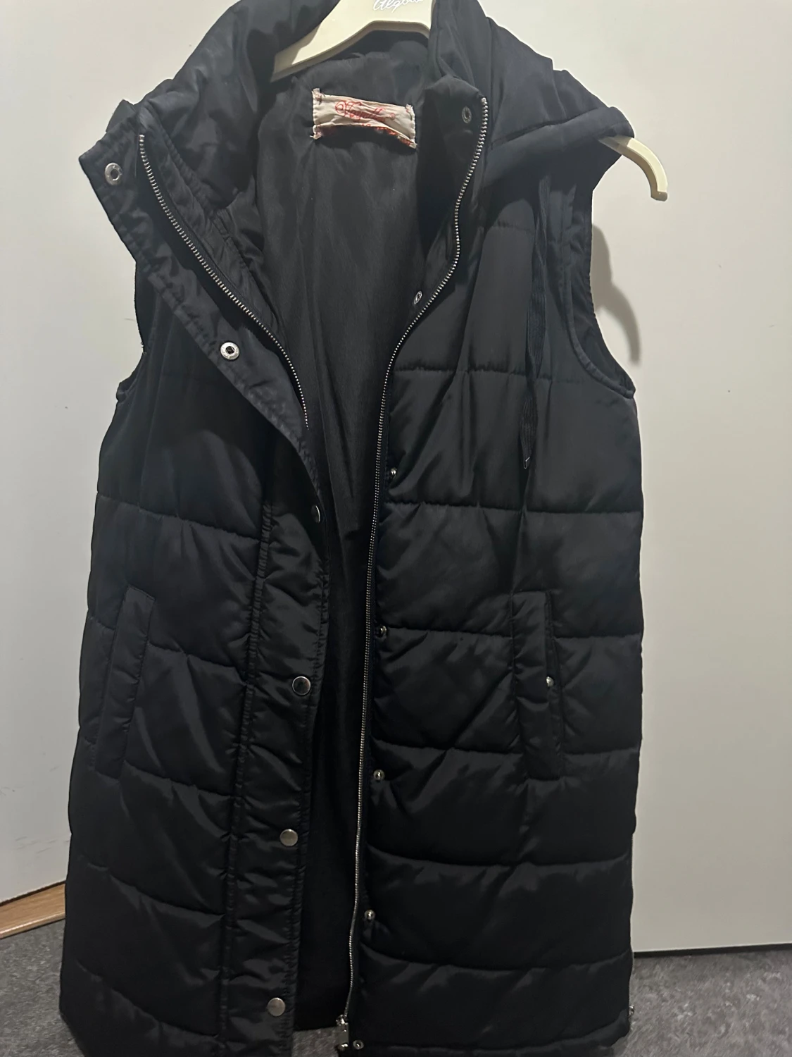 Svart lång väst med huva - 3