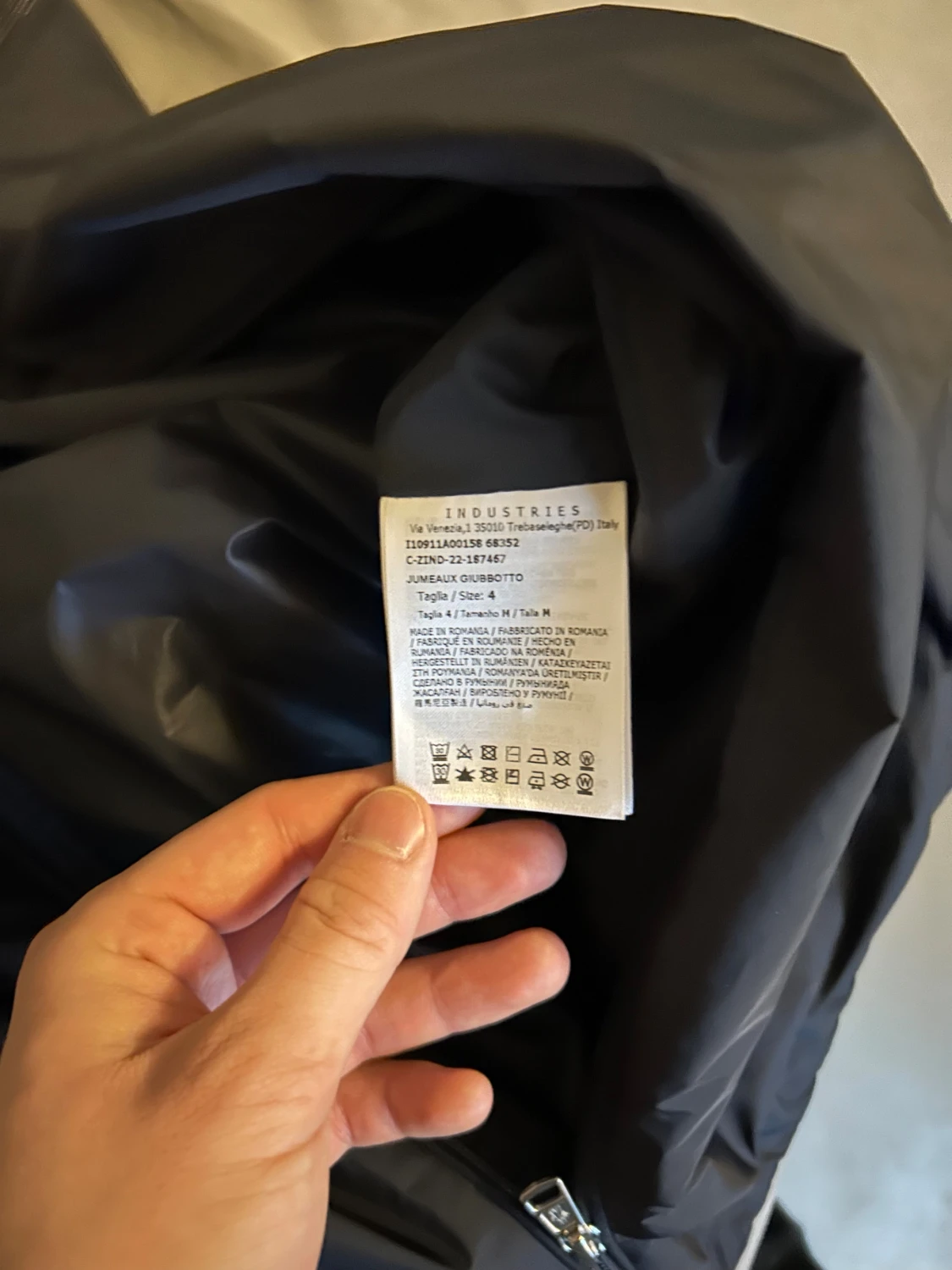 Marinblå vindjacka från Moncler - 3