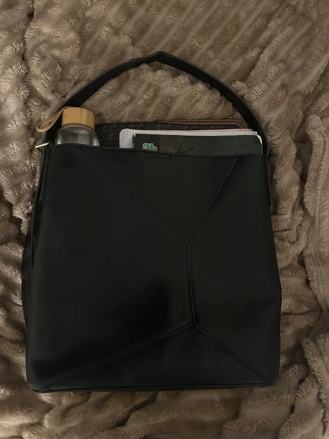 Svart axelväska i skinn