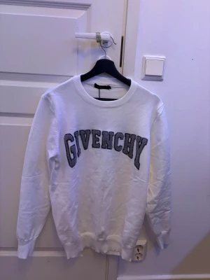 Givenchy sweatshirt - ❇️CONDITION: 10/10 / BRAND NEW‼️         ❇️SIZE: L, but fit perfect M size.                      