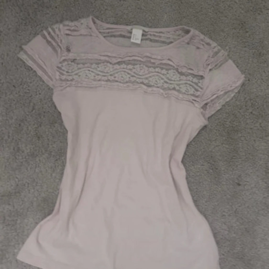 Ljusrosa blus med spets från H&M