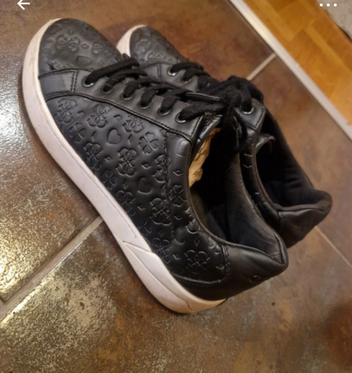 Svarta sneakers från Guess, stl 39 - 1