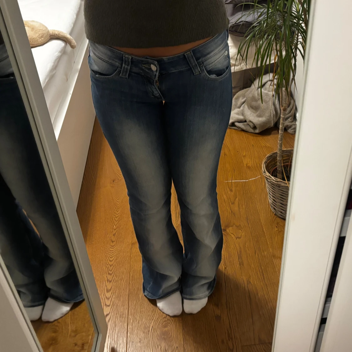 Blå bootcut jeans med låg midja - 1