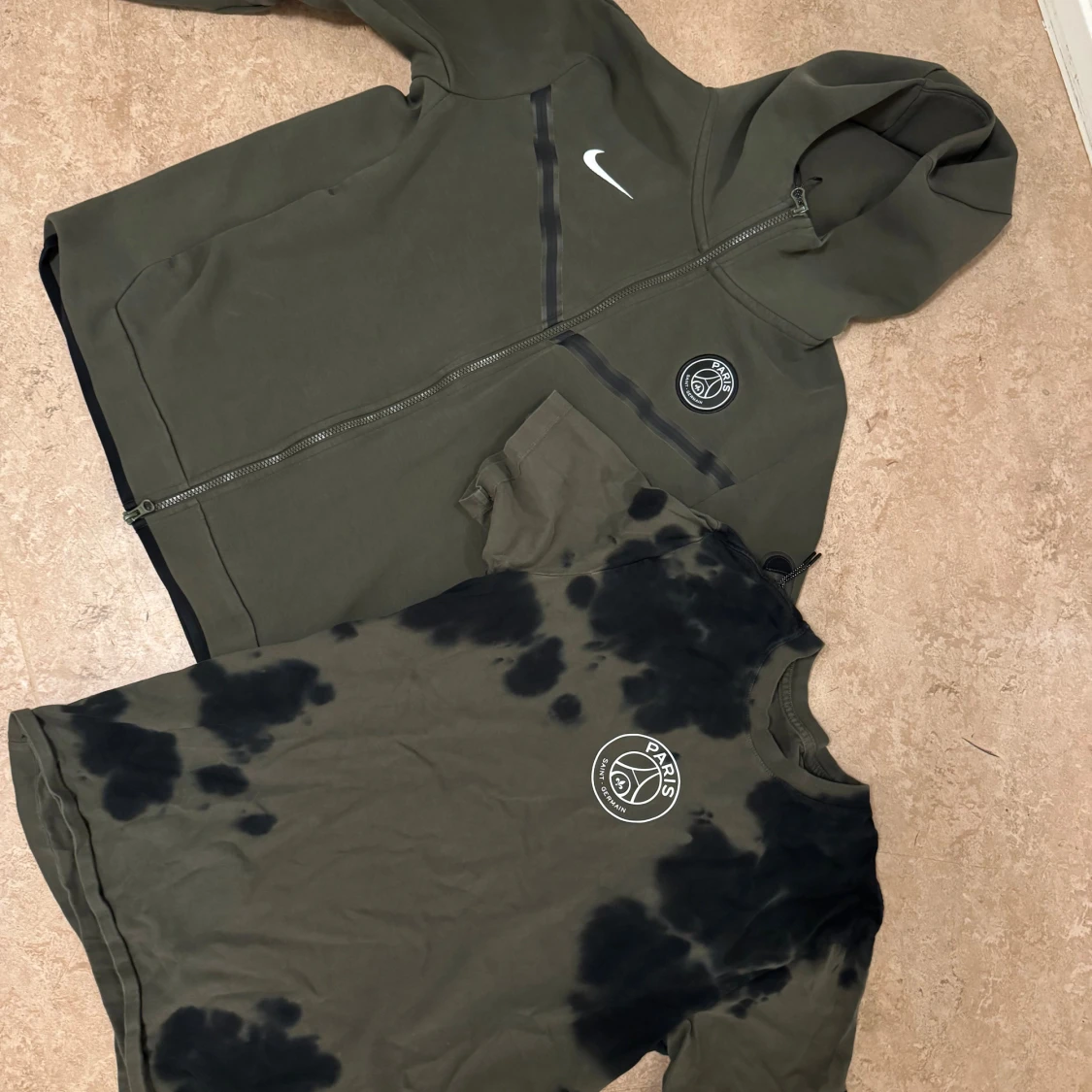 Grön Nike PSG vindjacka med huva