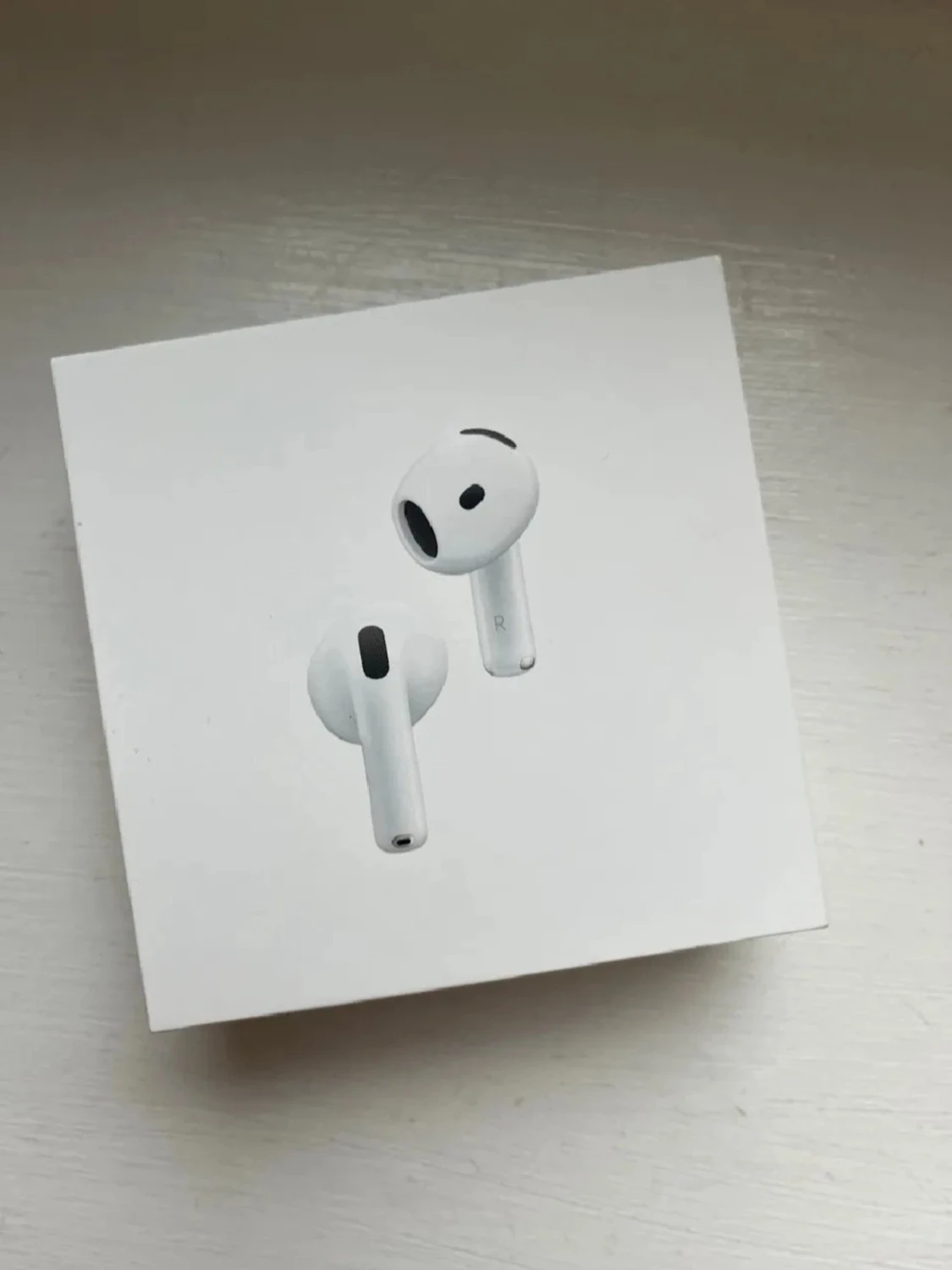 AirPods 4