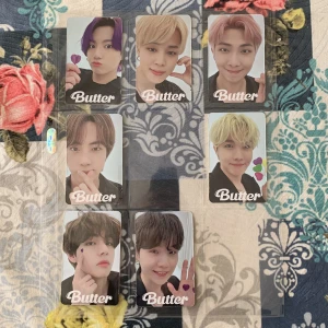 BTS Butter photocards - BTS Butter 🧈 photocards. RABATT VID KÖP AV FLER. 75 kr FÖR ALLA 7 KORT. Inte officiella. KONTAKTA ifall du vill veta om ett specifikt photocard finns kvar eller om du vill få närmare/fler bilder! Allt kan diskuteras🤍🧈