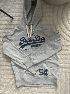 Superdry hoodie  - Tja! Säljer denna Superdry hoodie för endast 399kr, skicka bud!