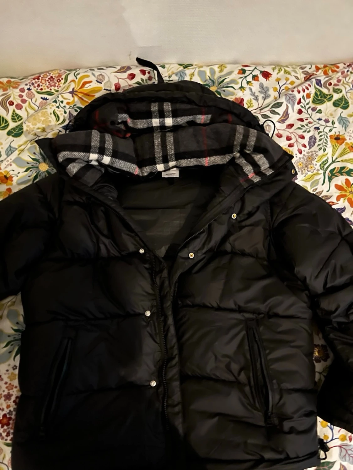 Svart pufferjacka från Burberry - 1