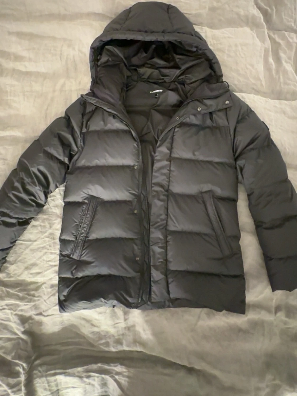 Svart pufferjacka från J.Lindeberg