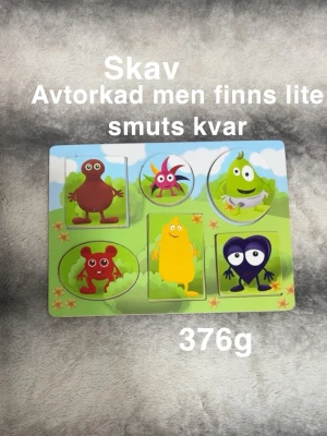 Babblarna pussel - Skav på färg. Lätt avtorkad men finns smuts kvar/fläckar. Vändbara pusselbitar