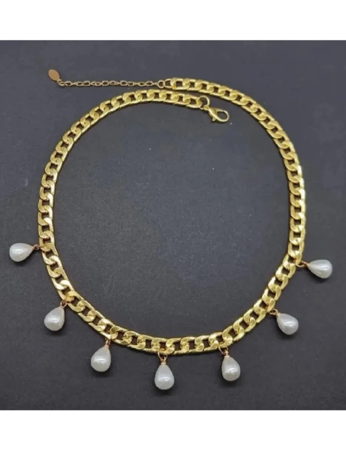 Stilfullt halsband med pärlor  - 1