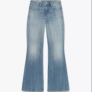 Bootcut jeans zara - Snygga bootcut jeans från Zara! Helt slutsålda☺️ Knappt använda och väldigt fint skick 
