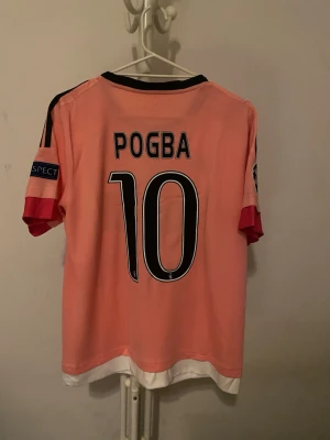 Pogba Juventus fotbollströja  - Pogba 10 fotbollströja. Helt ny med tag! Storlek Medium