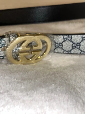 G-mönstrad bälte med guldspänne - G bälte helt ny bra kvalité 105cm 