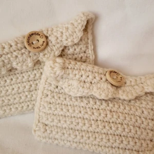 Korthållare - virkad - Virkad korthållare/liten plånbok av mig! Får plats med ungefär 4 kort💕 merinoull