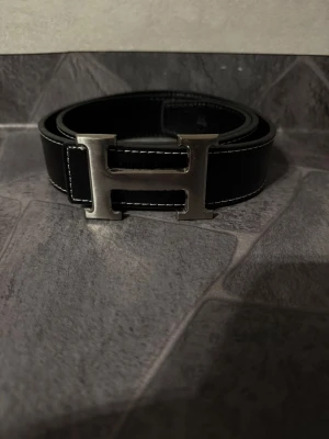 Svart Bälte  - En fin bälte använd ett par gånger är helt ny 
