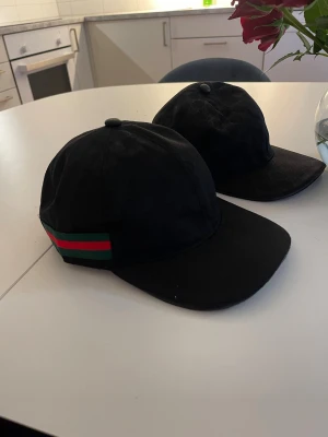 Kepsar - Helt nya, ENDAST L KVAR❗️❗️men justerbara, låda kan följas med vid bestämmelse bästa batchen på marknaden