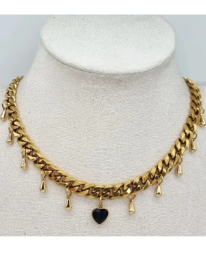 Handgjort halsband inspirerat av Maria Nilsdotter  - Högkvalitativ rostfritt stål 316 belagt med guld. Kedjetjocklek-8mm .Liknande Maria Nilsdotters smycke. 