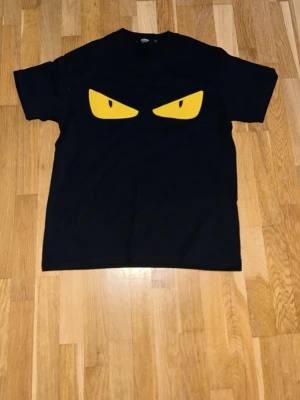 Fendi T-shirt - Ny, storlek Small, 350kr