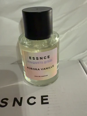 Essnce Aurora Vanille - Har enbart prov sprutat några gånger.                                     50 ml 🫧