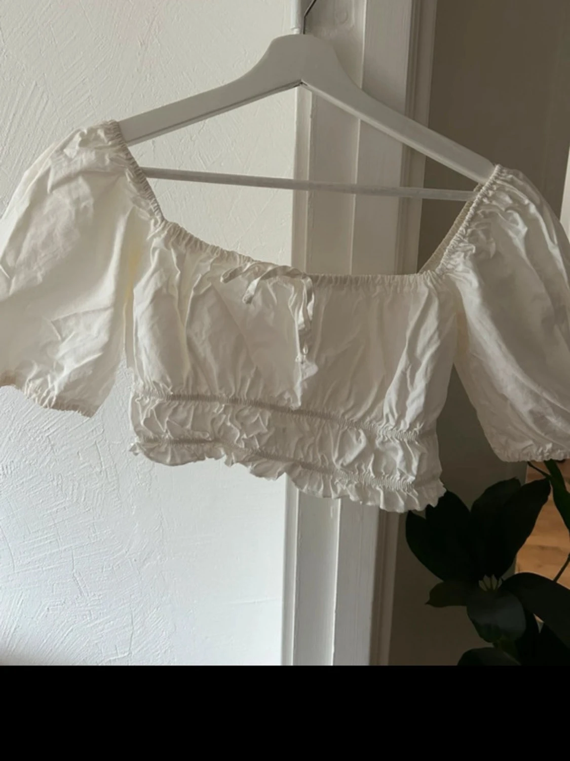 Vit croppad blus från NA-KD - 1