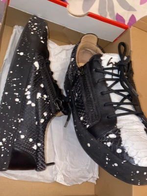 Giuseppe Zanotti Skor - Fick de av en vän, men blivit för små för mig, Fof i schysst skick! Storlek 41 