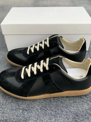 Maison margiela gats svart - Ett par riktigt feta gats i storlek 41, box och dustbags fås med, skickar samma dag!