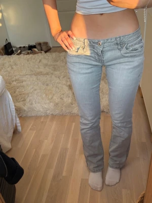 Ltb grå jeans  - grå jättefina jeans storlek 26/30. Säljer då de inte används längre 🥰skriv vid frågor