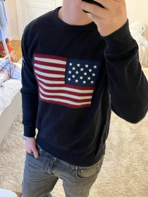 Gant sweatshirt med usa flagga  - Gant sweatshirt | skick 9/10 | Storlek L | Pris - 449kr | Modellen är ca 179cm lång | Hör av dig vid minsta fråga eller fundering!!