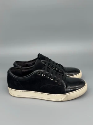 Lanvin Skor | 41 - Lanvin Skor i mycket fint skick! Nypris: 5000kr. Storlek 6, passar 41. Hör av er vid funderingar!