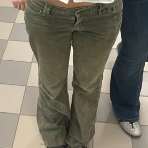 Gröna jeans - Snygga lågmidjade gröna jeans, bra skick