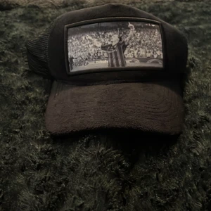 Ibrahimović keps  - Säljer denna frotté keps med Ibrahimović på bilden den är snygg och bekväm