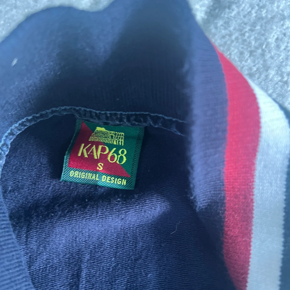 Blå bomberjacka från KAP68 med brodyr - 3