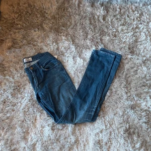 Acne studios jeans - Acne studios jeans✅ skick 8/10✅ skön tvätt✅ W32L34✅ innersömm ben: 81cm      Midja: 39cm     Lår: 21      Vad: 17cm✅ hör av dig vid frågor eller fler bilder 