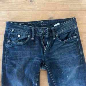 Mörkblå jeans från G-Star Raw - Snygga mörkblå jeans från G-Star Raw. 