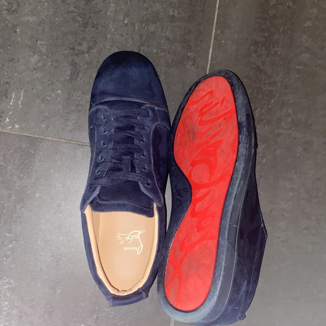 Mörkblå sneakers från Christian Louboutin